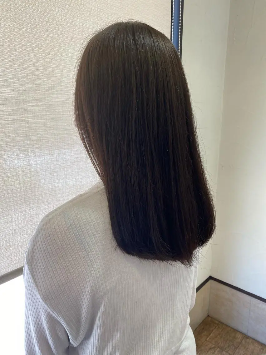 セミロング カラー ブラウンカラー オリーブブラウン サプリームヘア 飯田みち瑠のヘアスタイル