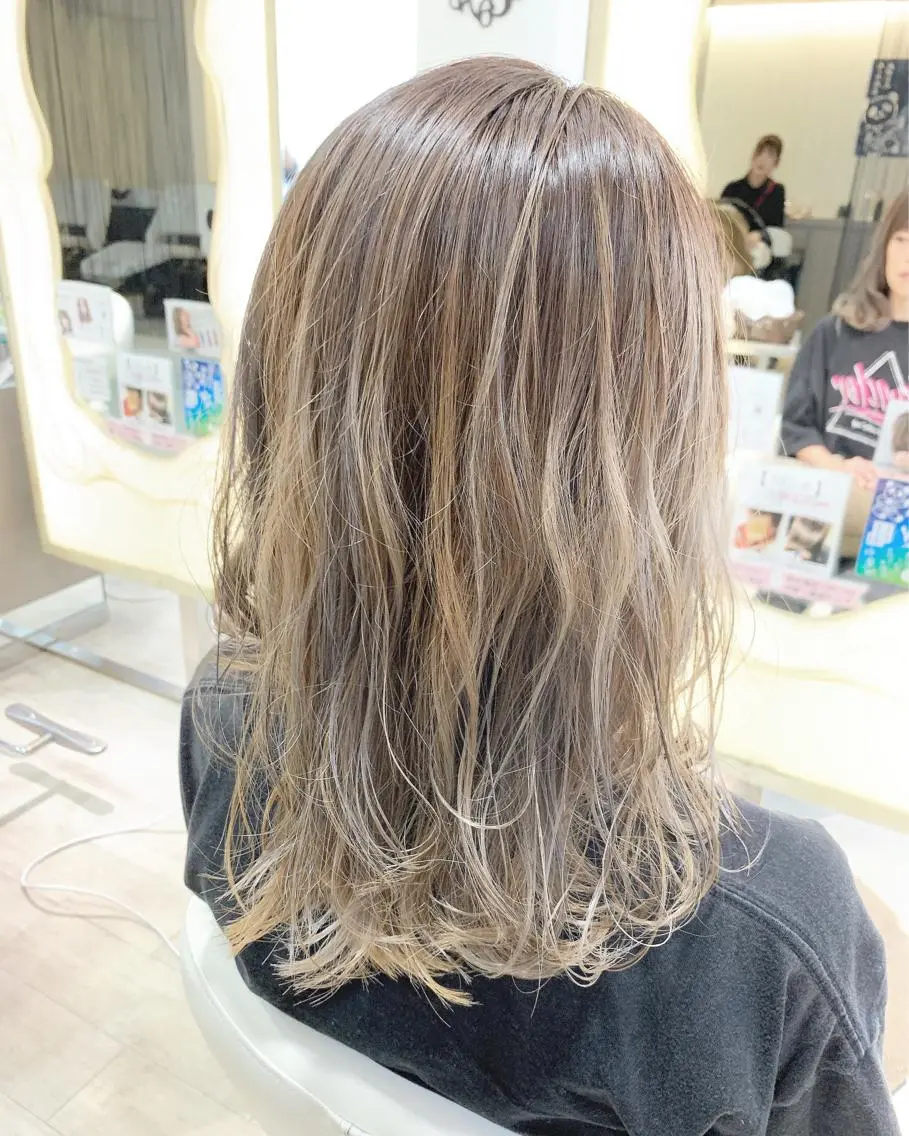 ロング カラー バレイヤージュ レイヤーカット ヘアカラー トリートメント Miru by INCE HAIRのヘアスタイル