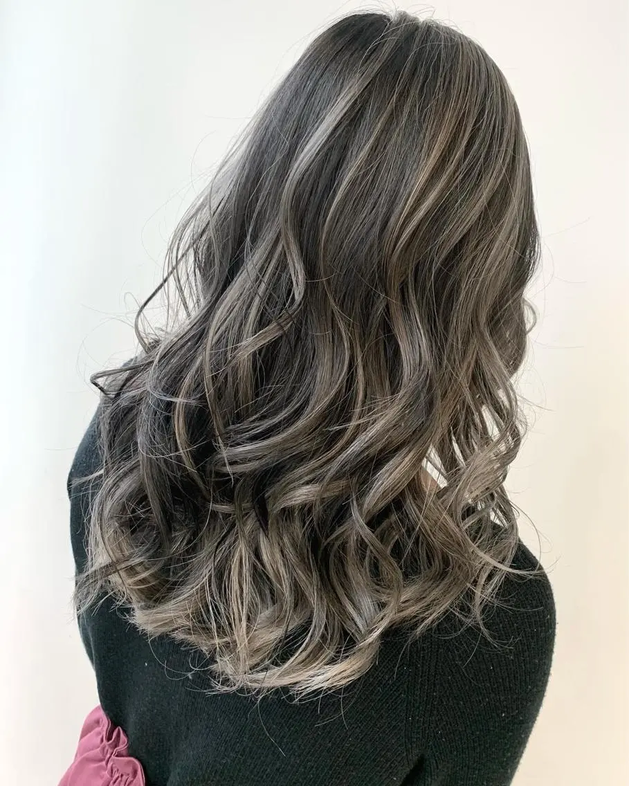 セミロング カラー パーマ ヘアアレンジ 【公式】amble luxe池袋東口🩷のヘアスタイル