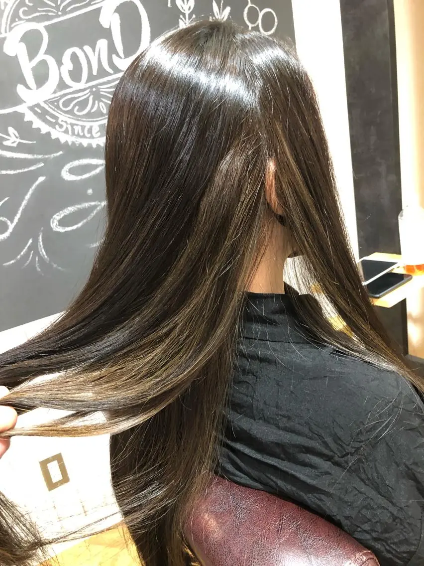 ロング ハイライト 髪質改善 韓国風ヘア レイヤーカット 縮毛矯正 カット ヘアカラー BonD hairのヘアスタイル