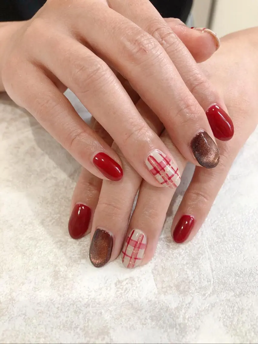 ミディアム キッズ ネイル ボルドー ジェルネイル マグネットネイル パラジェル Luana nail (ルアナネイル)のネイルデザイン