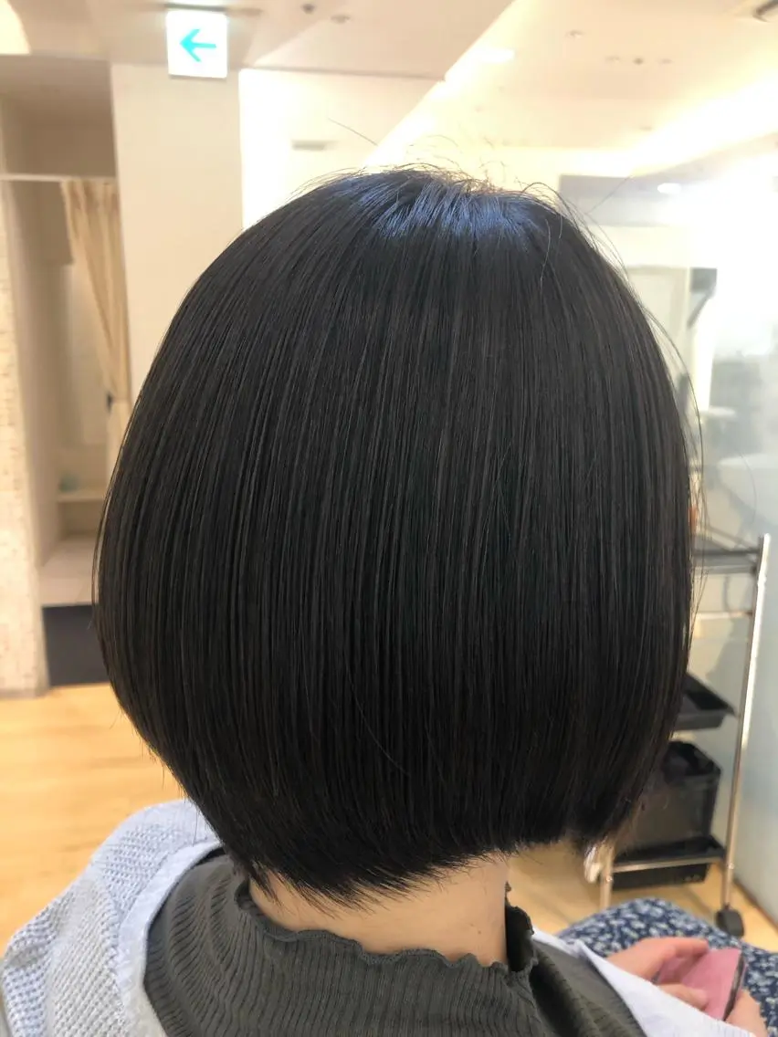 ショート ボブ 山岡 徹也のヘアスタイル