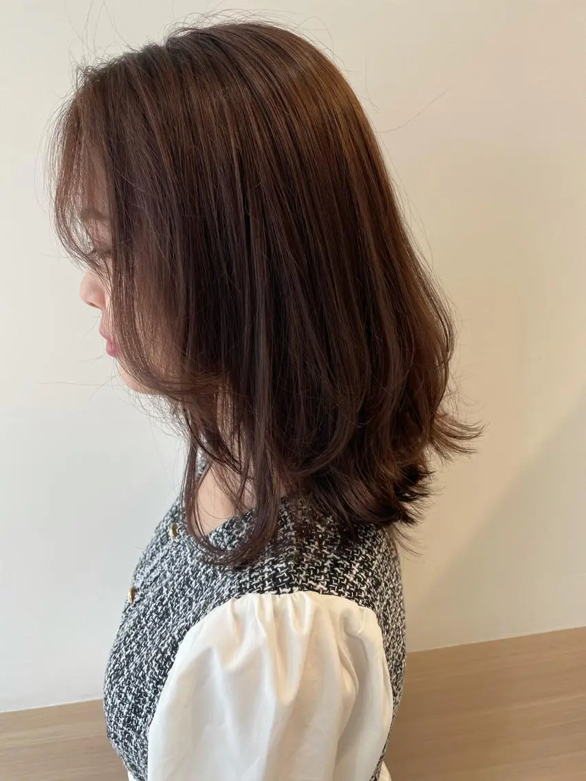 ミディアム カラー ブラウンカラー ケアカラー ラベンダーカラー ラベンダーブラウン カット ヘアカラー 天野 瑠真のヘアスタイル