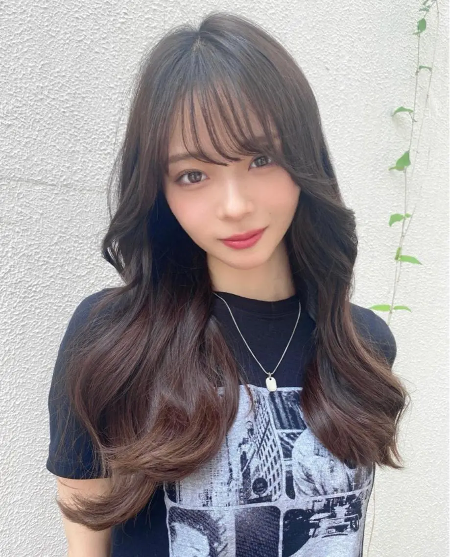 ロング ヨシンモリ 【艶ヘア】 どうまえのヘアスタイル