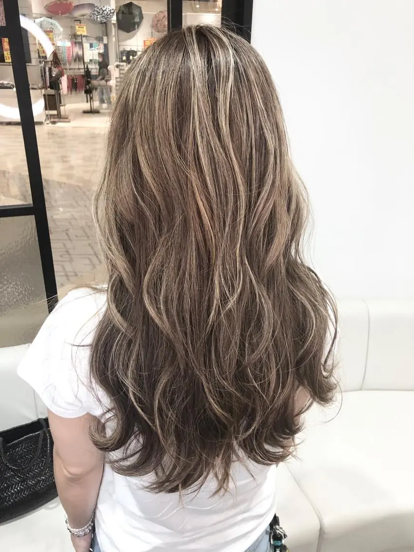 ロング ヘアカラー LOOP hairのヘアスタイル