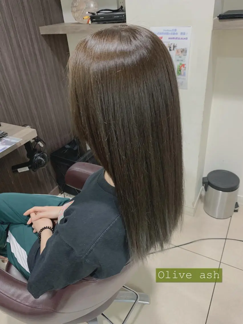 ロング カラー アッシュ 透明感カラー オリーブアッシュ ヘアカラー ✂︎レディース のメンズカット屋さんのヘアスタイル