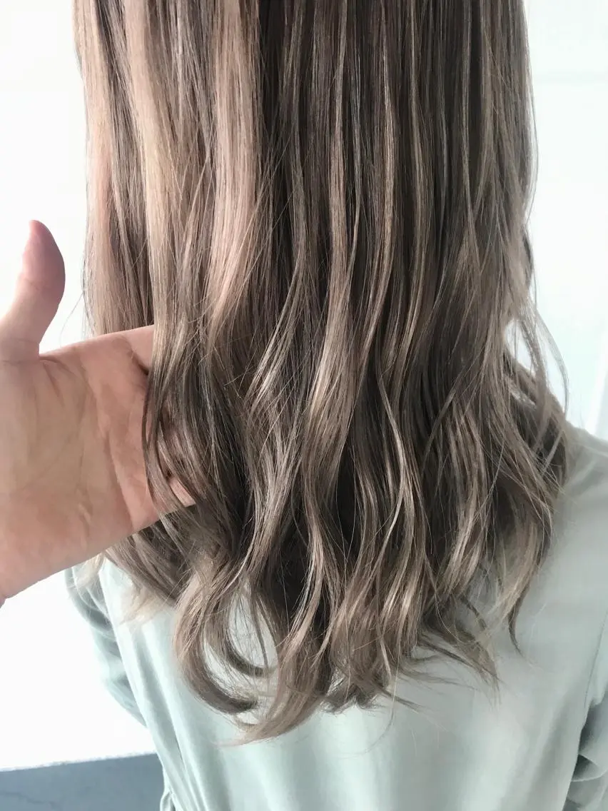 ロング タカツド ユウキのヘアスタイル
