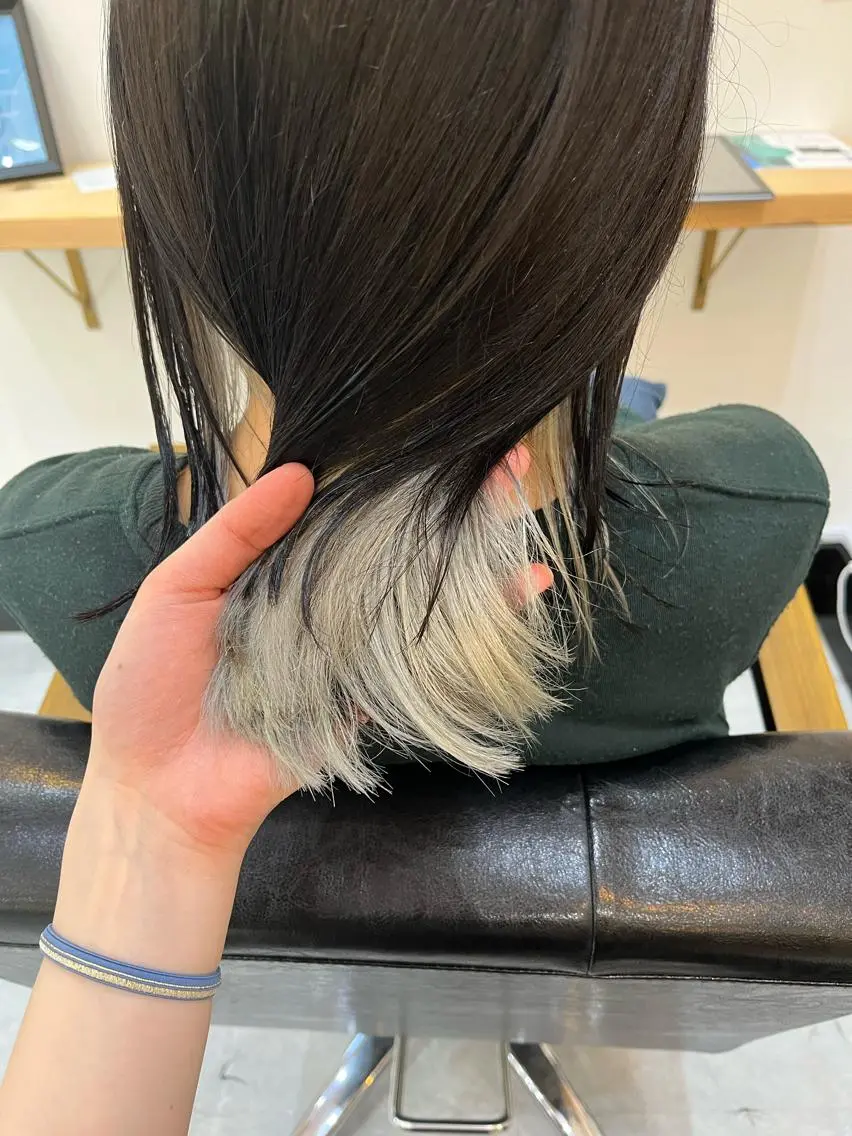セミロング カラー ダブルカラー インナーカラー 外ハネヘア CARICIA🌱 masaeのヘアスタイル