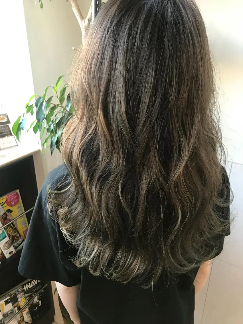 ロング カラー ハイライトカラー ハイライト カット ヘアカラー Oopsレイヤー 加藤澄都のヘアスタイル