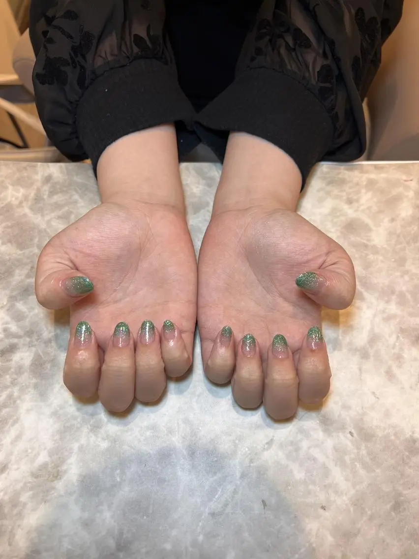 salon UNE LMA見習いスタッフのネイルデザイン