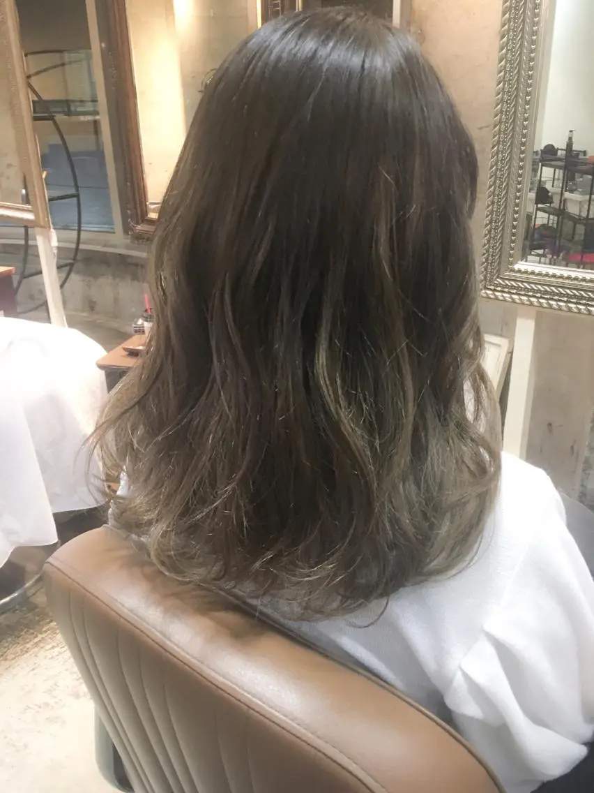 セミロング カラー ダブルカラー グレージュ ハイライトカラー ハイライト 北條 優輝のヘアスタイル