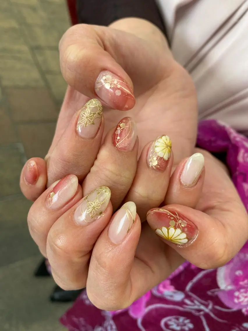 ネイル グラデーション 赤色 ハンドネイル nailsalon ∞ ﾐｶﾅﾙ ∞のネイルデザイン