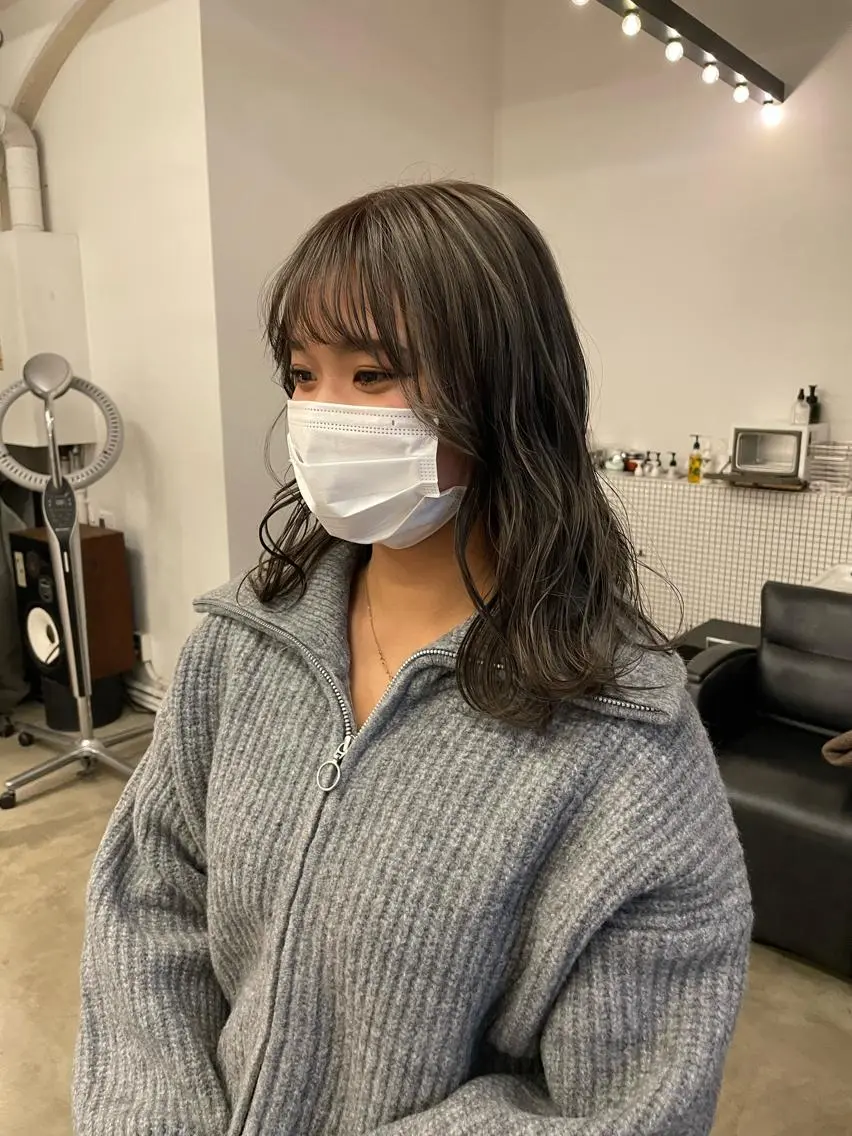 セミロング ハイライト 細山田 りゅうせいのヘアスタイル