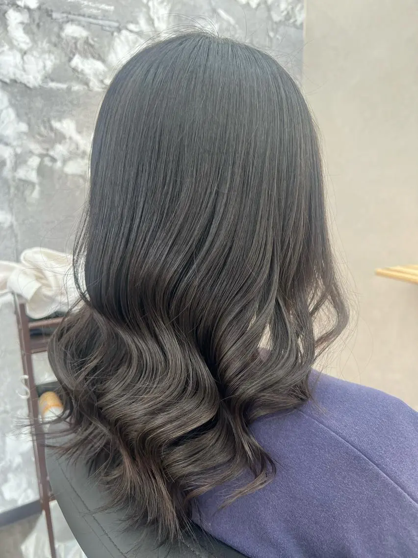 セミロング 岡田 麗華のヘアスタイル