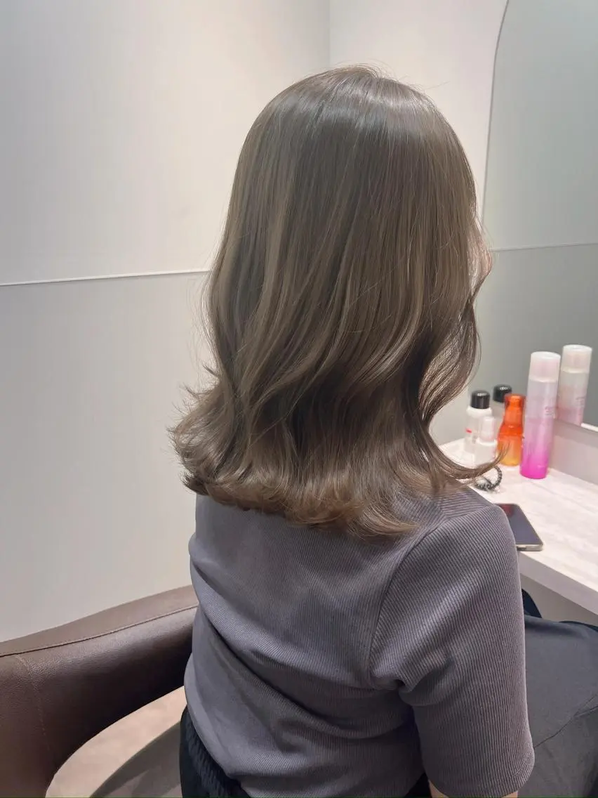 ミディアム くびれヘア ヘアカラー トリートメント 韓国モテhair🍑 momoのヘアスタイル