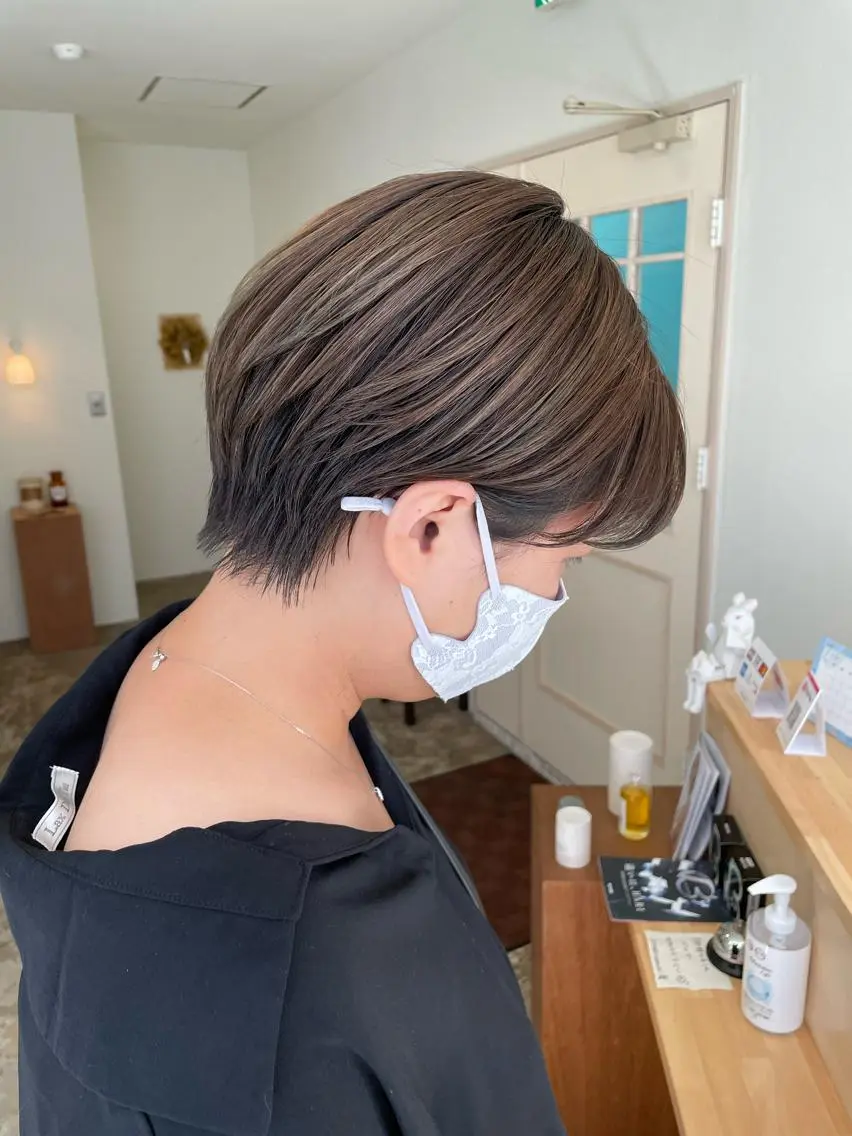 ショート カラー ヒナゴ トヨカズのヘアスタイル