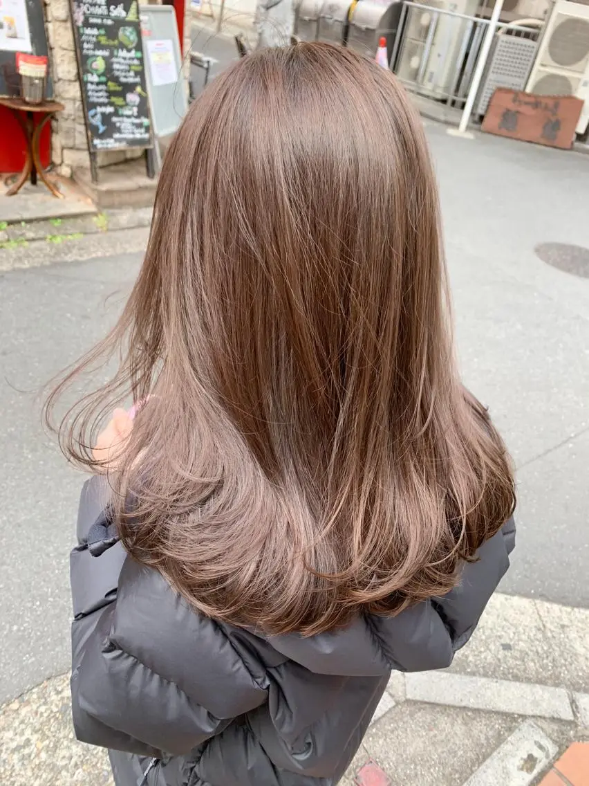 ミディアム カラー 薄田 珠美のヘアスタイル