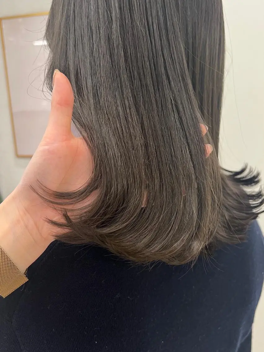 セミロング カラー ブリーチ 透明感カラー グレージュ ブリーチなしカラー 韓国風ヘア ヘアカラー 韓国ヘア☁️ mitsukiのヘアスタイル