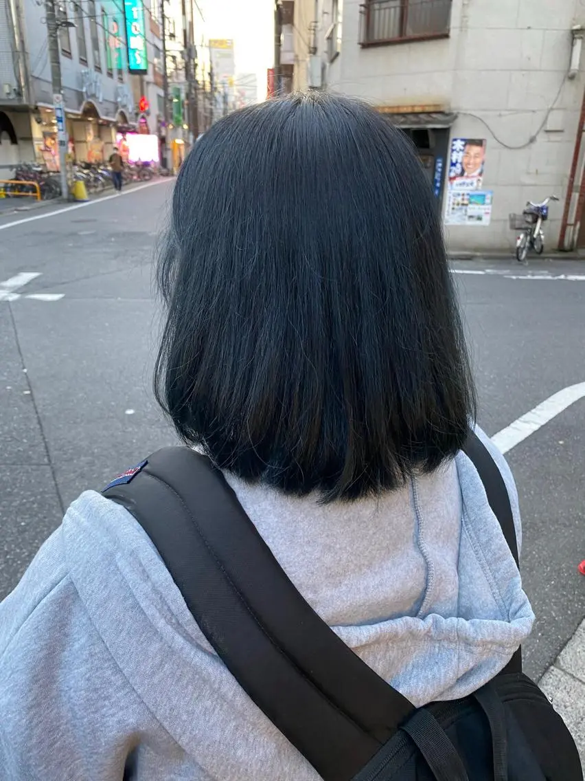 カラー 黒髪 ブルーカラー ブルーブラック ヘアカラー グレージュ達人/赤み 消し/ブリーチ/岩崎のヘアスタイル