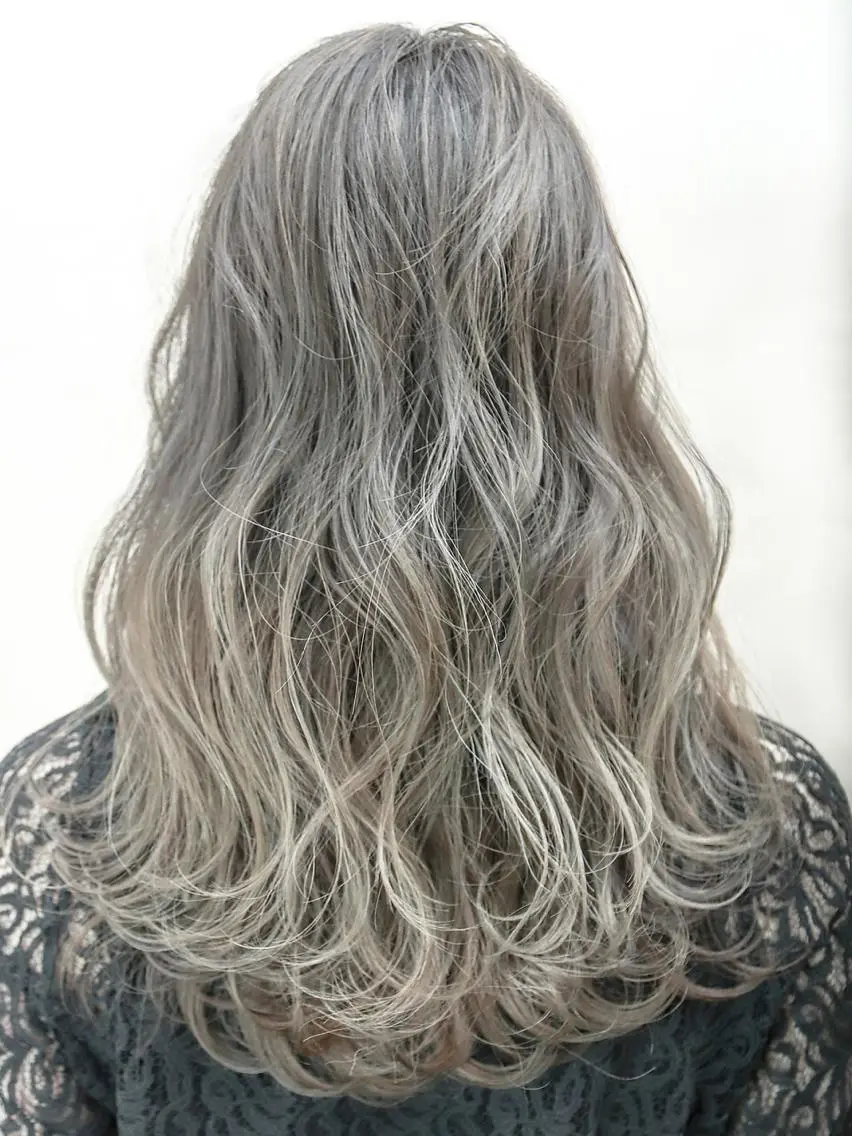 セミロング カラー THE USUAL ユージュアルのヘアスタイル