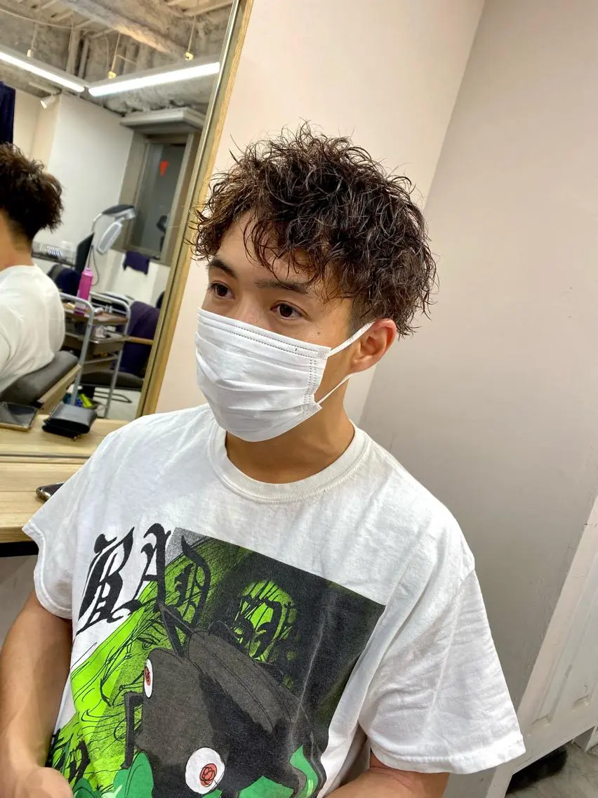 ミディアム カラー パーマ メンズ ミディアムパーマ メンズパーマ スパイラルパーマ 渋谷【メンズ職人】 ツイスパ・メッシュのヘアスタイル