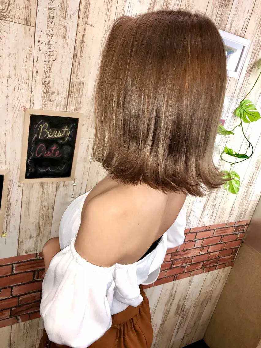 ミディアム カラー ヘアアレンジ アッシュ ベージュカラー ダブルカラー グラデーションカラー ハイライトカラー ‎✴︎˚｡Chamo 𝐄𝐑𝐈𝐍𝐀のマツエク・マツパデザイン