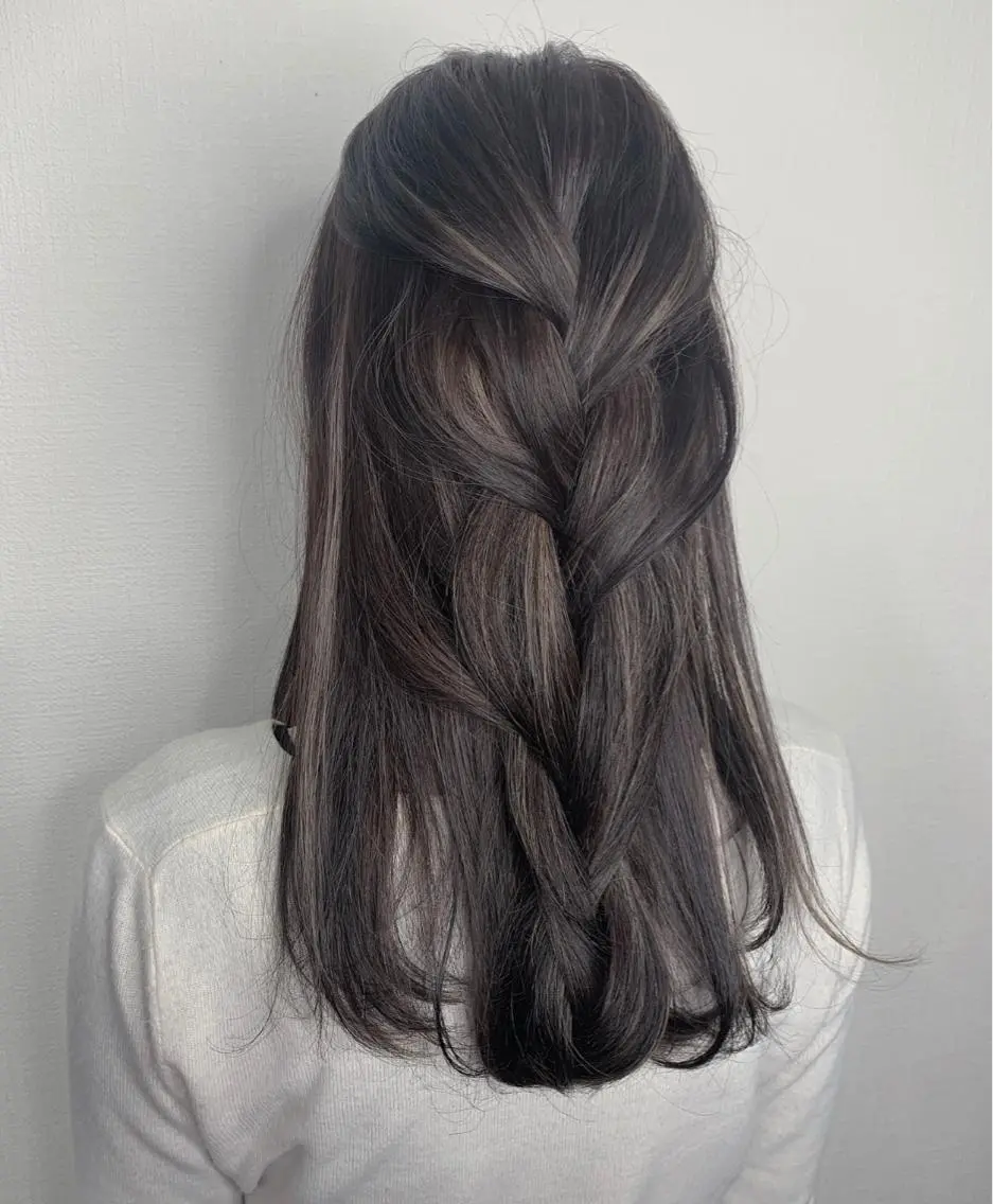 ロング ヘアカラー 袴田 伊代のヘアスタイル