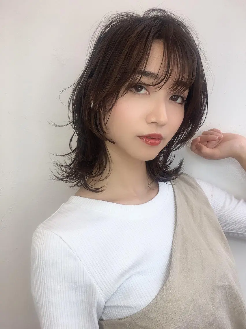 ミディアム レイヤーカット 鎌倉 彩のヘアスタイル