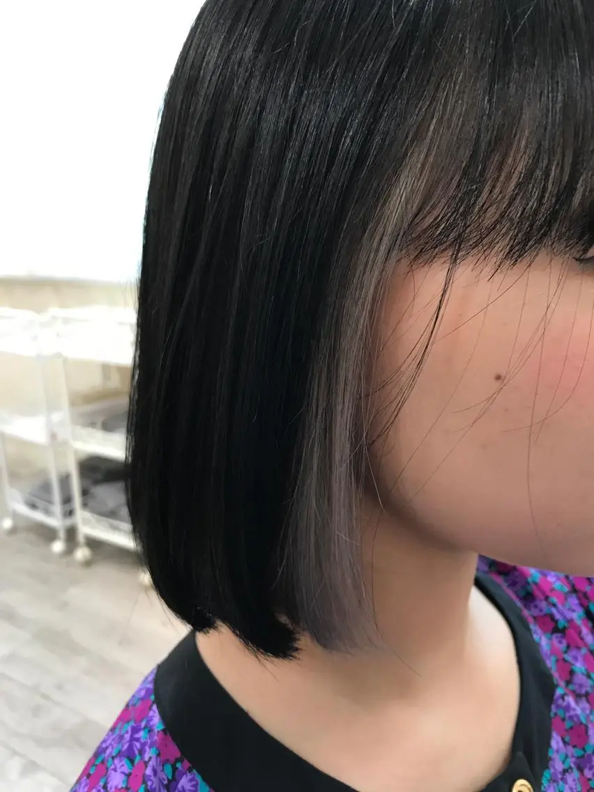 ショート カラー シルバー 岡本 智次のヘアスタイル