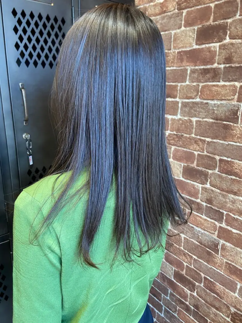 ロング カラー パーマ ヘアアレンジ メンズ キッズ ネイル マツエク・マツパ アイブロウ アッシュ ベージュカラー 透明感カラー ミルクティーベージュ 眉カラー 久木原 ゆりのヘアスタイル
