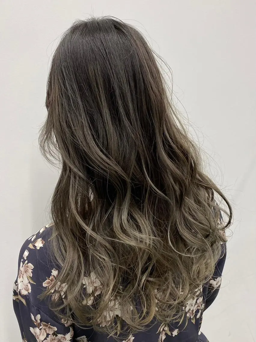 ロング カラー アディクシーカラー バレイヤージュ ブリーチ デザインカラー ダブルカラー ヘアカラー トリートメント 【公式】amble luxe池袋東口🩷のヘアスタイル