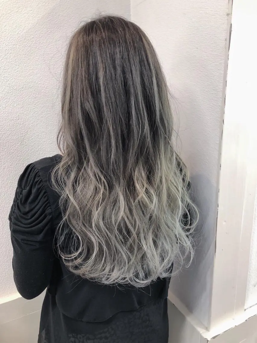 ロング カラー ヘアアレンジ バレイヤージュ ハイライトカラー ハイライト レイヤーカット ヘアカラー トリートメント GiseL天神カラー 髪質改善/ブリーチのヘアスタイル