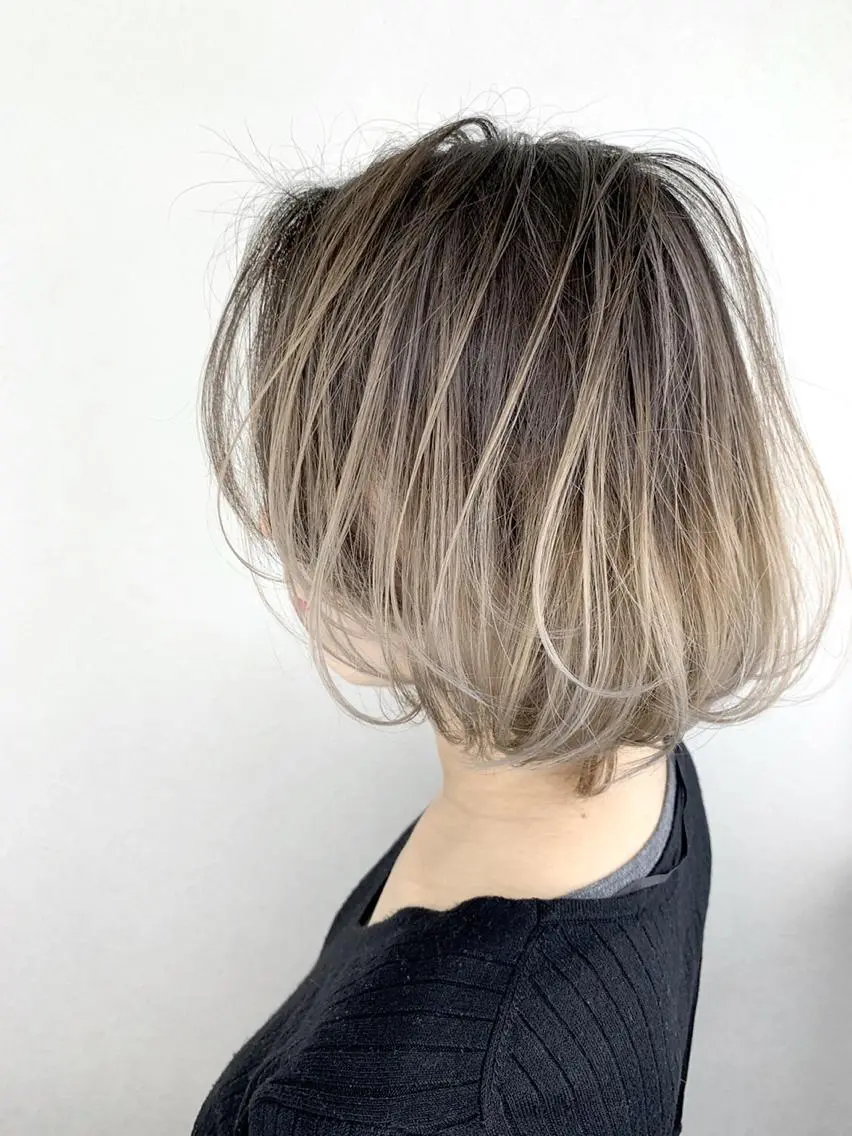 ショート カラー バレイヤージュ レイヤーカット ハイトーンブリーチ 土坂 由志【京都】のヘアスタイル