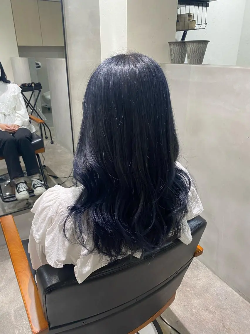 カラー 黒髪 ブリーチ ブルーカラー ブルーブラック ひきたみさと 大阪福島/スパニストのエステ・リラクイメージ