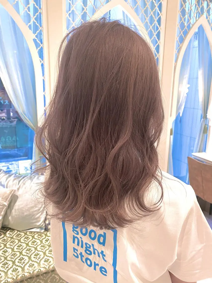 ロング カラー グレージュ ラベンダーカラー ラベンダーグレージュ ラベンダーグレー ヘアカラー 木屋元一/透明感 /前髪/レイヤーのヘアスタイル