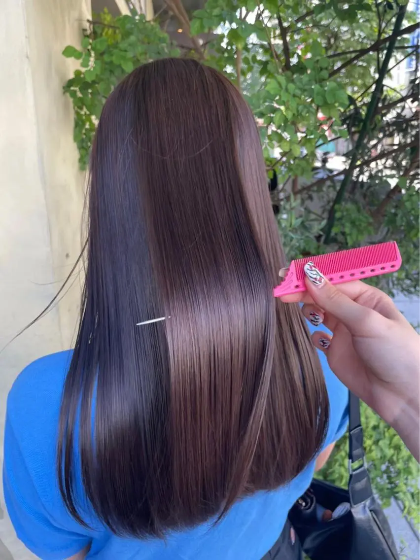 セミロング カラー セミロングパーマ ベージュカラー 黒髪 ブリーチ ブルーカラー 髪質改善 ネイル コトミ🐸のヘアスタイル