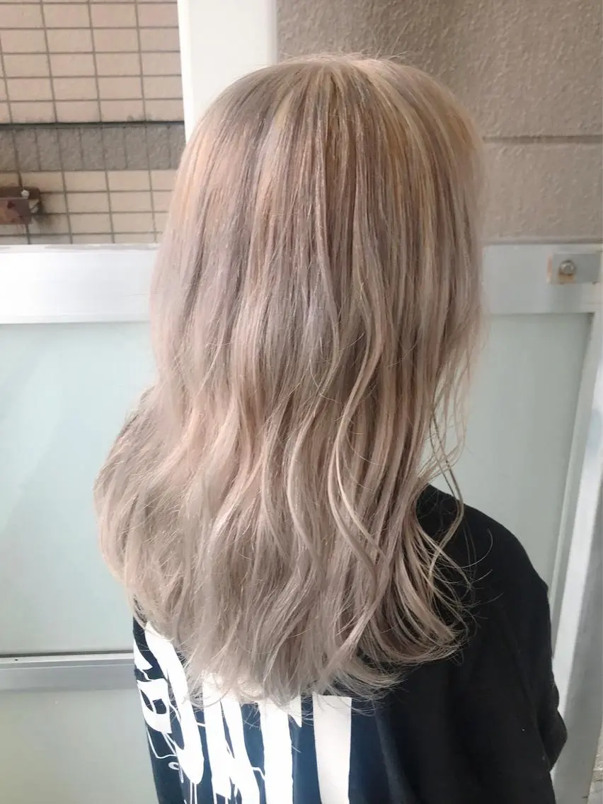 ロング カラー ヘアカラー トリートメント 岩谷/ブリーチ 🪽透明感カラーのヘアスタイル