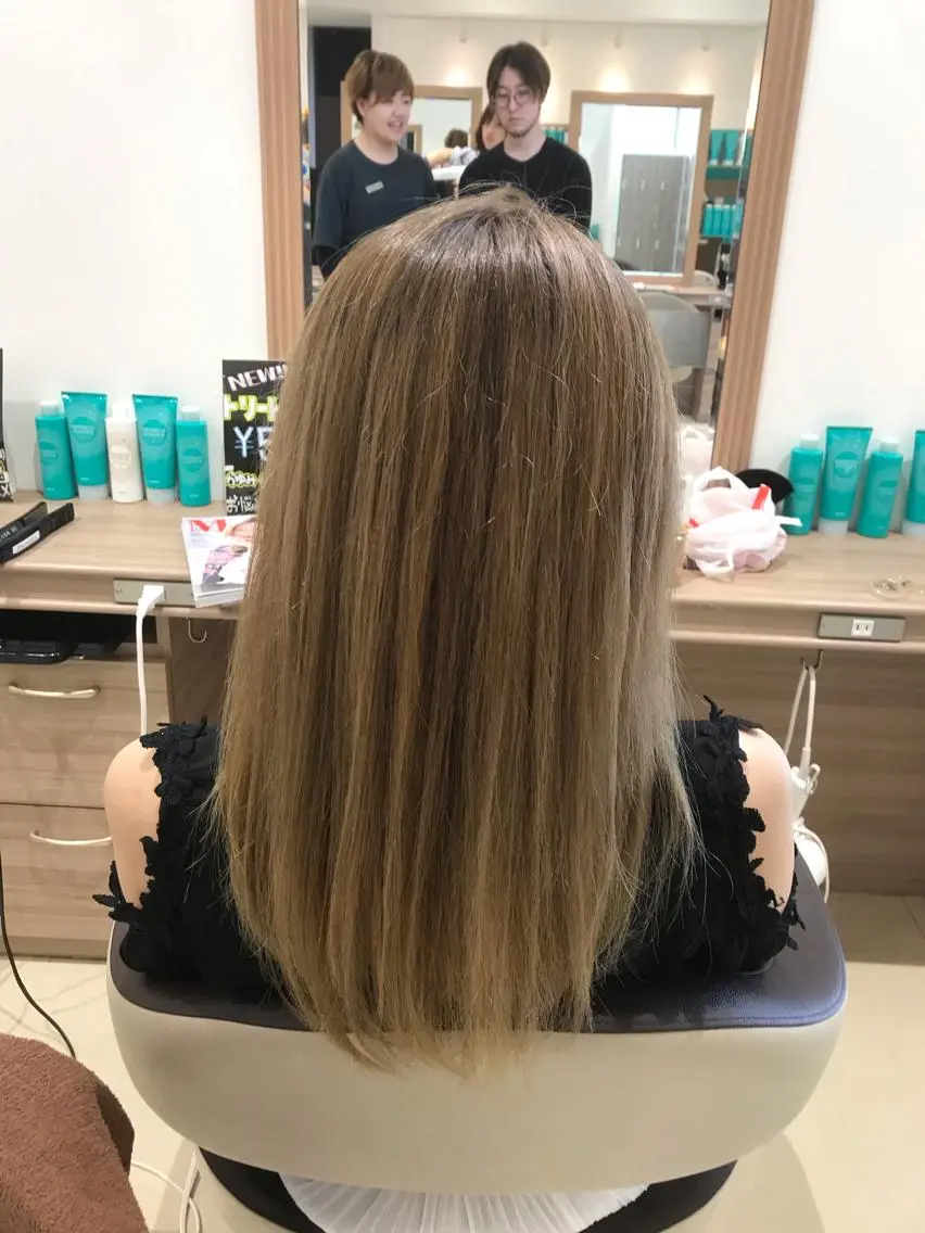 セミロング カラー カット ヘアカラー トリートメント KOOKI スティードトーキョーのヘアスタイル