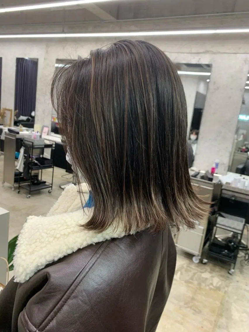ミディアム ボブ ハイライト レイヤーカット TAIKIのヘアスタイル