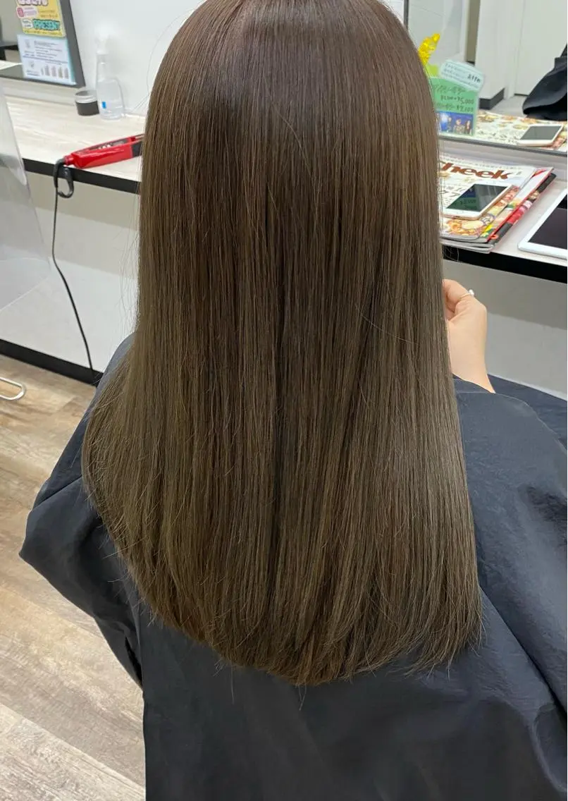 ロング カラー グレージュ louwe 武藤幸世のヘアスタイル