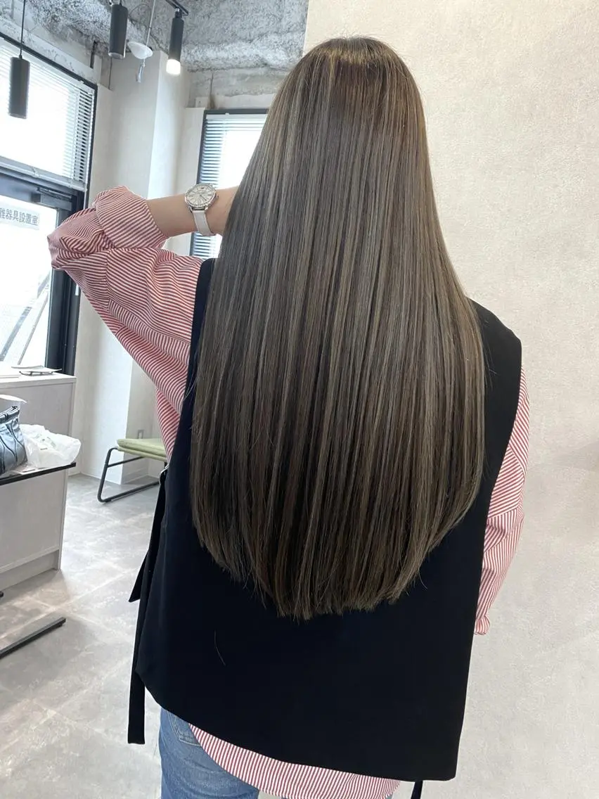 ロング ヘアアレンジ カラー ハイトーン カラーのヘアスタイル