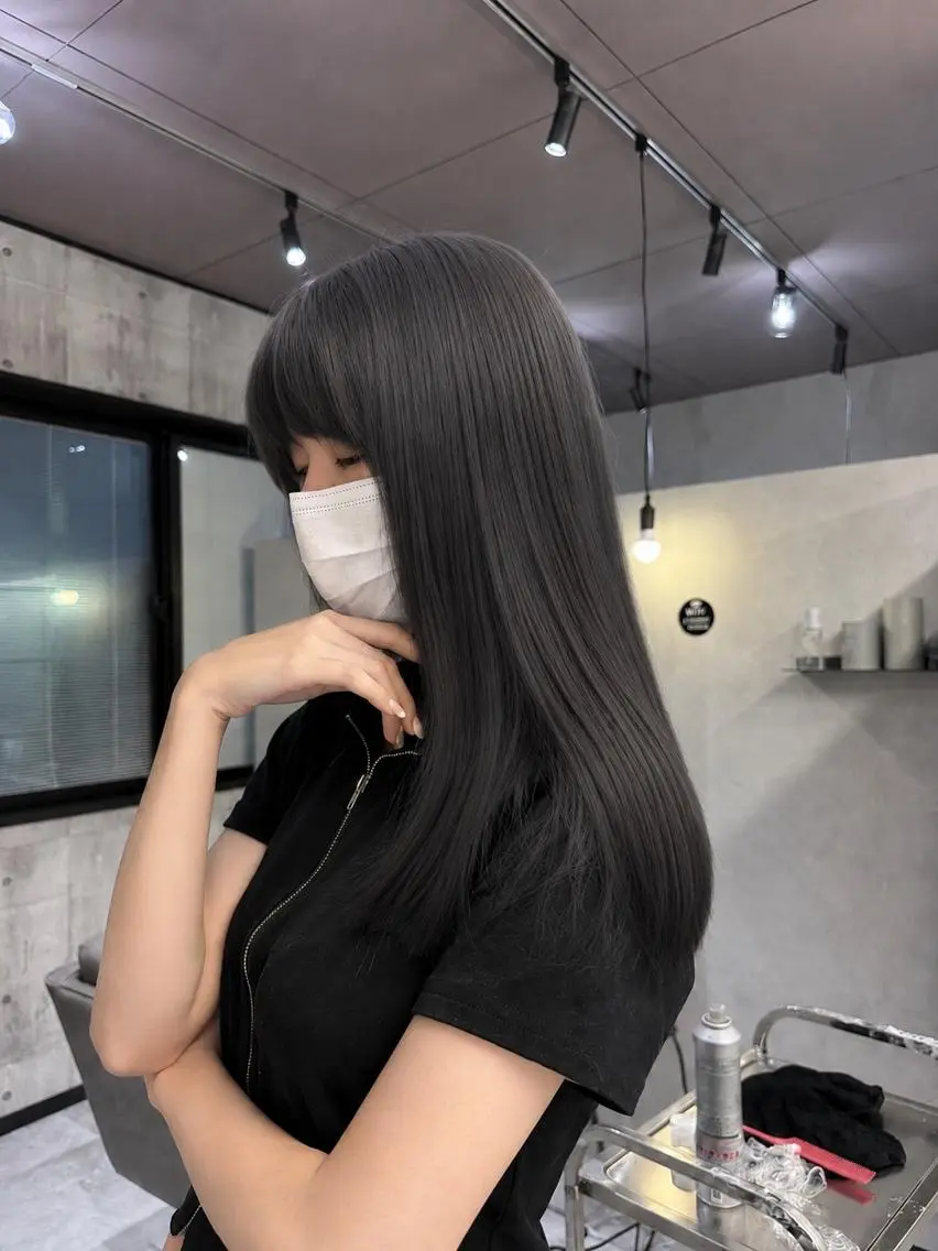 ロング ヘアカラー 小山 葵衣のヘアスタイル