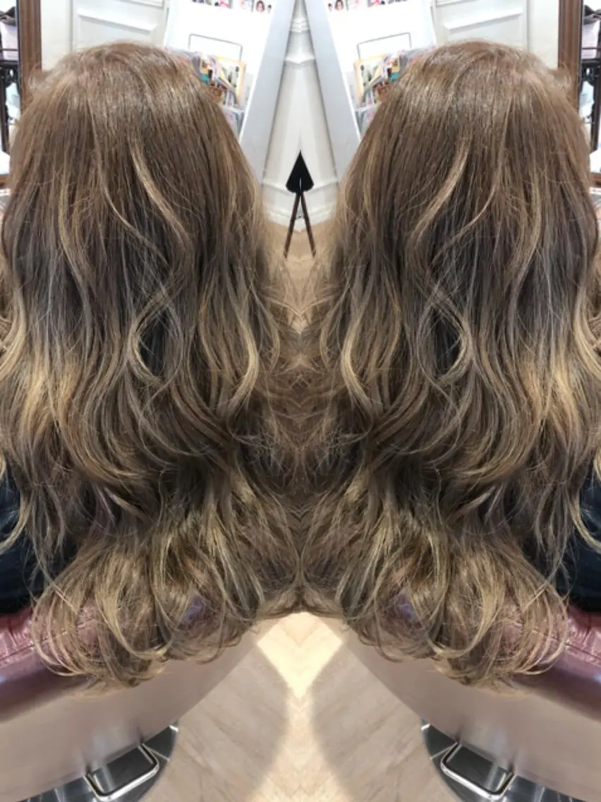 ロング カラー 新實 ゆりあのヘアスタイル