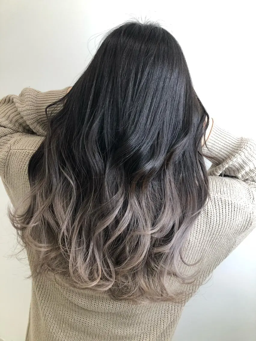 セミロング カラー グラデーションカラー カット ヘアカラー ブリーチ 透明感HIDEのヘアスタイル