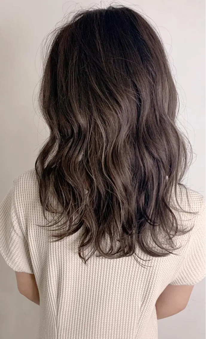 セミロング アッシュ ボブ ハイライト レイヤーカット ヘアカラー 京都大人女性ショート 徒歩1分/秋山のヘアスタイル
