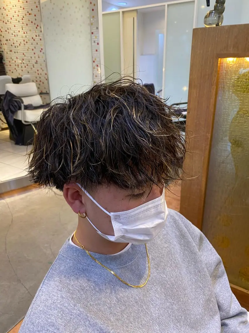 パーマ メンズ メンズパーマ ツイストスパイラルパーマ スパイラルパーマ プロフィールを ご覧くださいのヘアスタイル