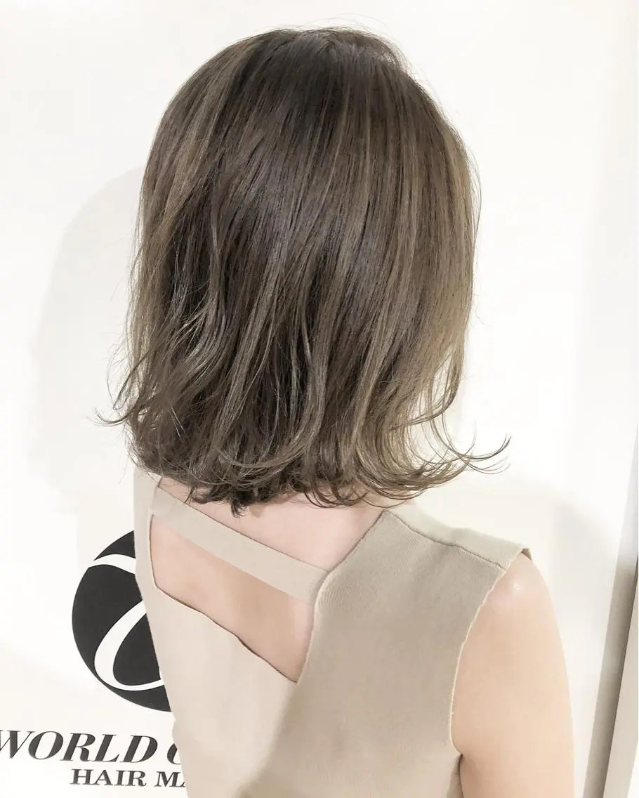 ミディアム カラー ヘアアレンジ マツエク・マツパ 透明感カラー ハイライトカラー 外国人風カラー ハイライト 外ハネヘア カット ヘアカラー 夜23時まで予約🉑 reverieあきらのヘアスタイル