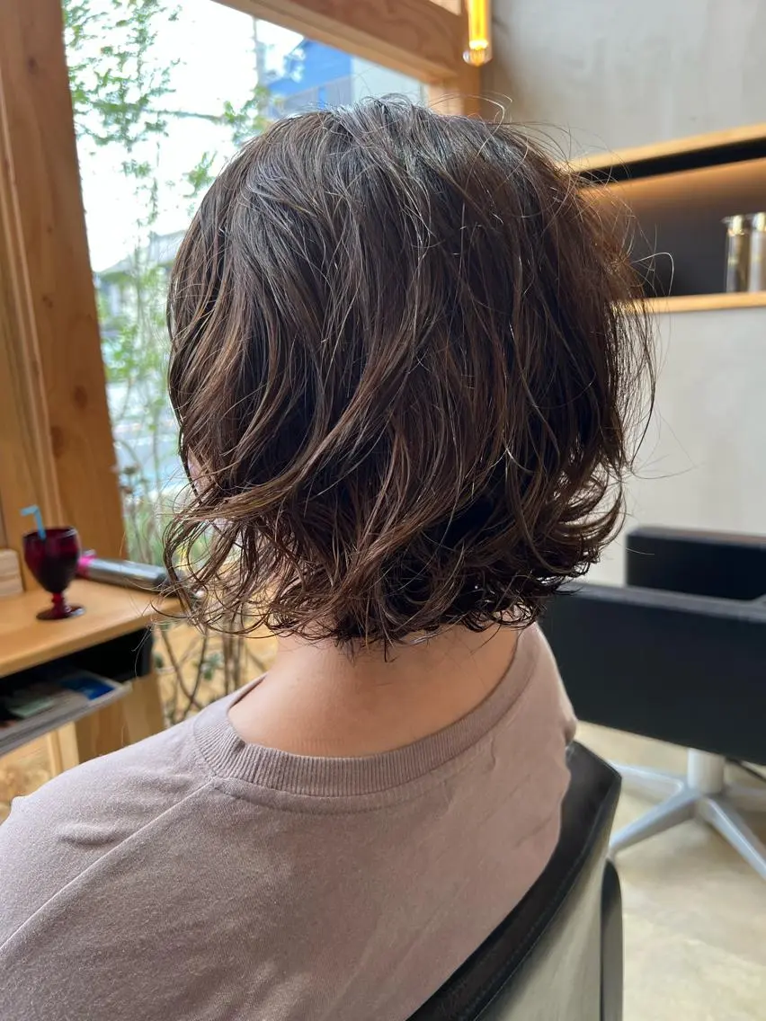 ショート カラー パーマ ハイライトカラー イルミナカラー ボブ ハイライト 髪質改善 カット ヘアカラー パーマ トリートメント シンヤヘアーズ 泉大津本店のヘアスタイル