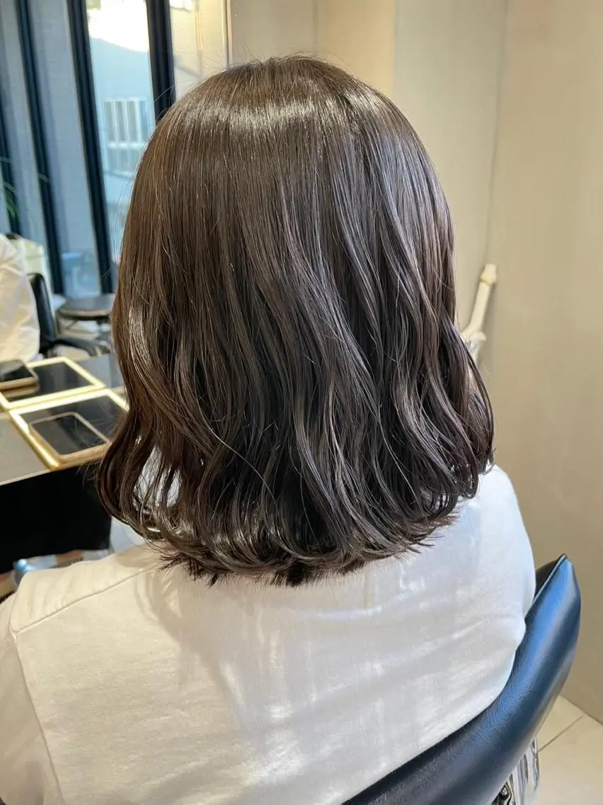 ショート カラー カット ヘアカラー トリートメント 荒木 依莉亜のヘアスタイル
