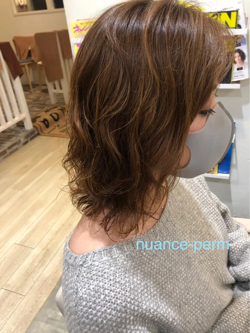 ミディアム パーマ 赤み消しカラー/透 明感カラー/有吉優香のヘアスタイル